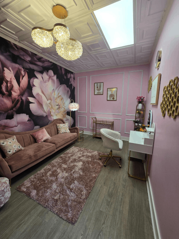 Stylish pink room decor